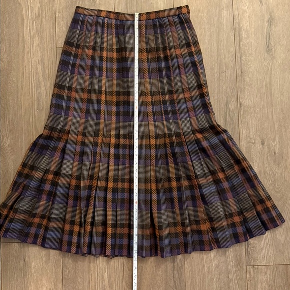 VALENTINO VINTAGE 80’s | Pleated Plaid Wool Skirt - Picture 11 of 11